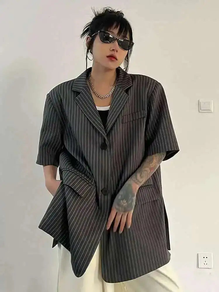 EAM Gray Pleated Big Size Casual Blazer Women New Lapel Short Sleeve Loose Fit Jacket Fashion Tide Spring Autumn 2025 30A1735