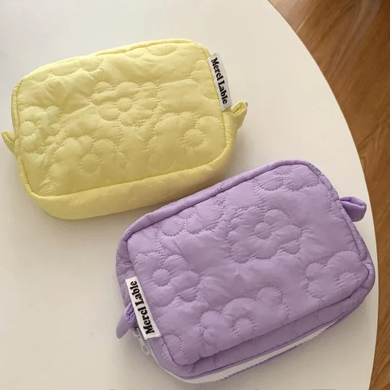 Cute Cosmetic Storage Bag Quilted Flowers Design Cosmetic Bag Soft Comfortable Makeup Bag for Lipstick Tissue Jewelry Pouch