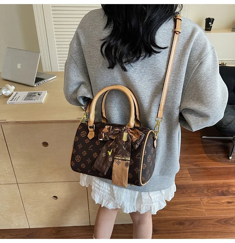 Stylish Simple Solid Color Crossbody Bag For Women With High-End Leather Design Trendy Letter Logo And Spacious Commuter