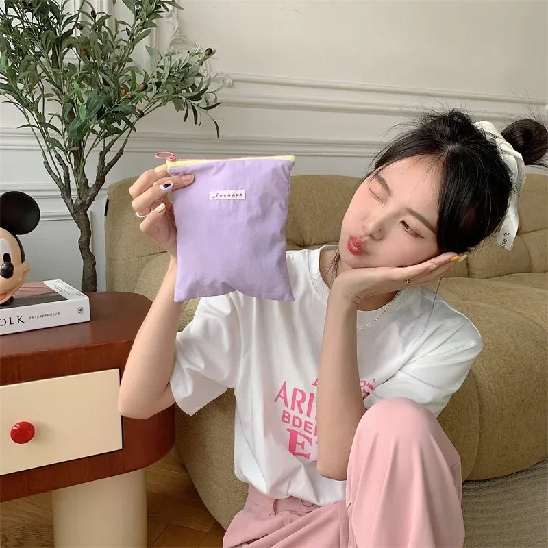 Sac à cosmétiques en toile.