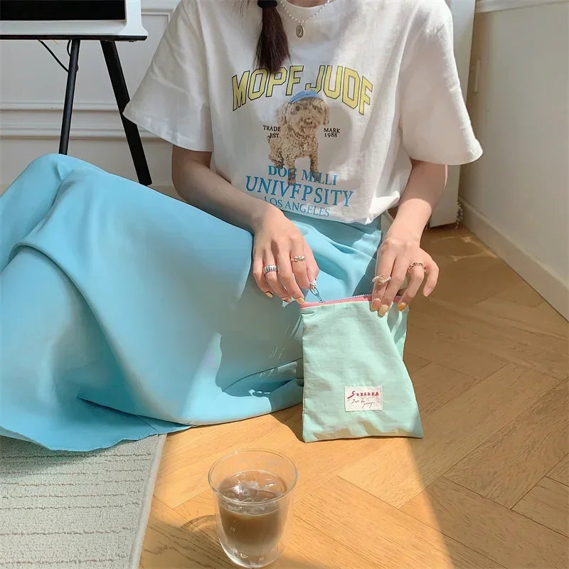 Sac à cosmétiques en toile.