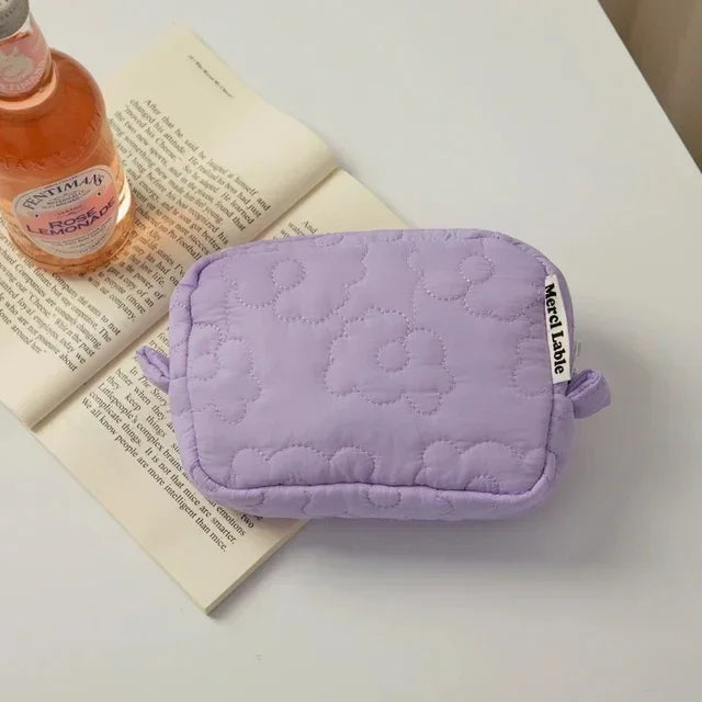 Cute Cosmetic Storage Bag Quilted Flowers Design Cosmetic Bag Soft Comfortable Makeup Bag for Lipstick Tissue Jewelry Pouch