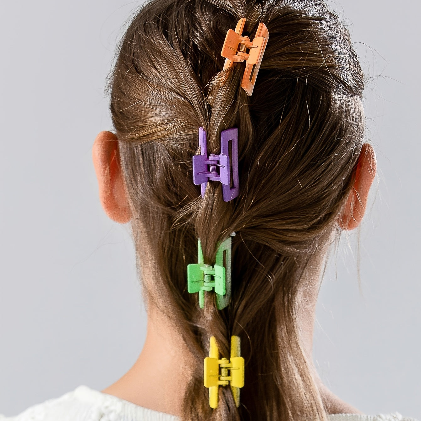 6 قطع من مشابك الشعر متعددة الألوان على شكل ماكارون، مخالب شعر بلاستيكية مربعة صغيرة.